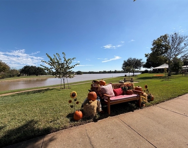 3303 Thistlegrove Lane - Photo Thumbnail 25