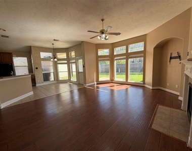 3303 Thistlegrove Lane - Photo Thumbnail 2