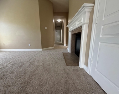 3303 Thistlegrove Lane - Photo Thumbnail 4