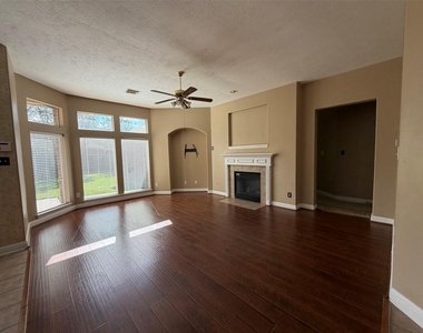3303 Thistlegrove Lane - Photo Thumbnail 3