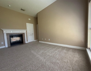 3303 Thistlegrove Lane - Photo Thumbnail 16