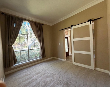 3303 Thistlegrove Lane - Photo Thumbnail 9