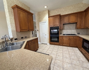 3303 Thistlegrove Lane - Photo Thumbnail 7