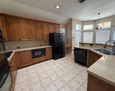 3303 Thistlegrove Lane - Photo Thumbnail 6