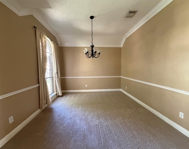 3303 Thistlegrove Lane - Photo Thumbnail 10