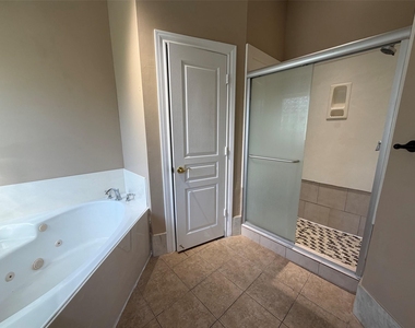 3303 Thistlegrove Lane - Photo Thumbnail 19