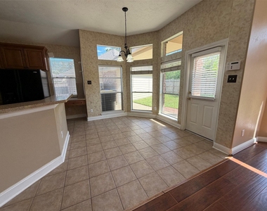 3303 Thistlegrove Lane - Photo Thumbnail 5