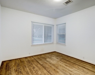 2803 Ashwood Street - Photo Thumbnail 16