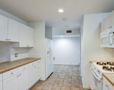 2803 Ashwood Street - Photo Thumbnail 3