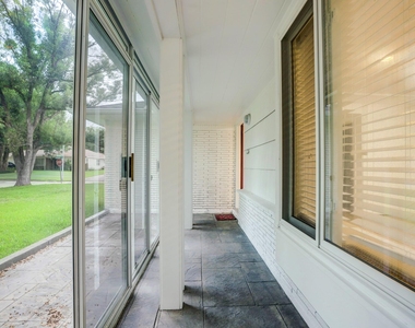 2803 Ashwood Street - Photo Thumbnail 5