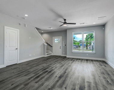 9306 E Avenue L - Photo Thumbnail 4
