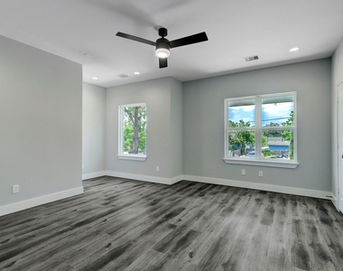 9306 E Avenue L - Photo Thumbnail 7