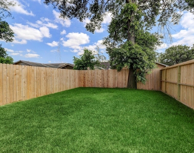 9306 E Avenue L - Photo Thumbnail 12