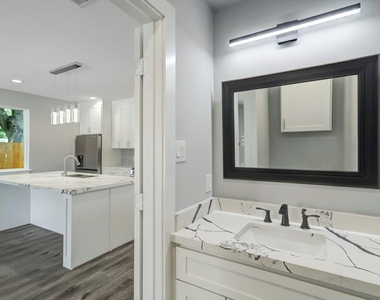9306 E Avenue L - Photo Thumbnail 6