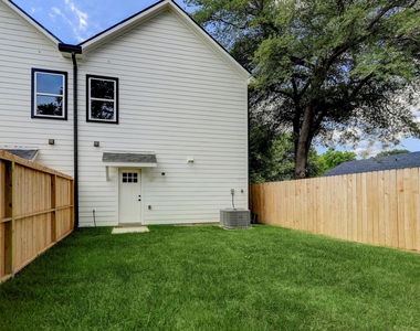 9306 E Avenue L - Photo Thumbnail 13