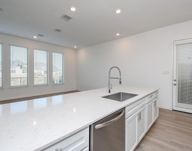 5646 Amber Brook Lane - Photo Thumbnail 8