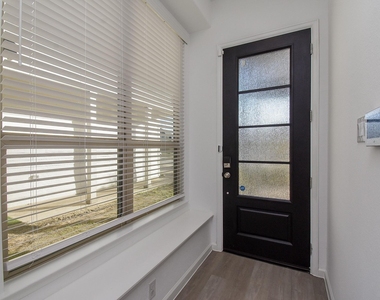 5646 Amber Brook Lane - Photo Thumbnail 3