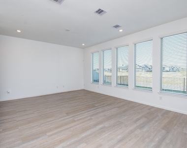 5646 Amber Brook Lane - Photo Thumbnail 10
