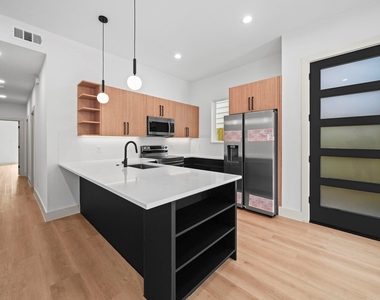 426 Calloway Street - Photo Thumbnail 5