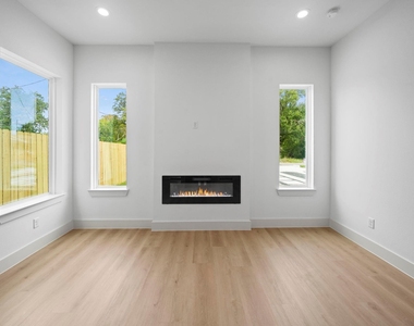 426 Calloway Street - Photo Thumbnail 1