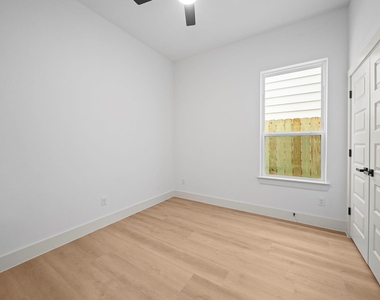 426 Calloway Street - Photo Thumbnail 9