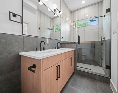 426 Calloway Street - Photo Thumbnail 12