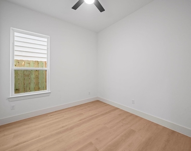 426 Calloway Street - Photo Thumbnail 8