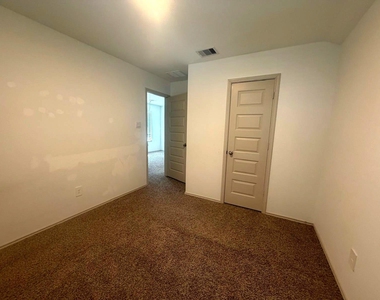 7122 Dawn View Lane - Photo Thumbnail 14