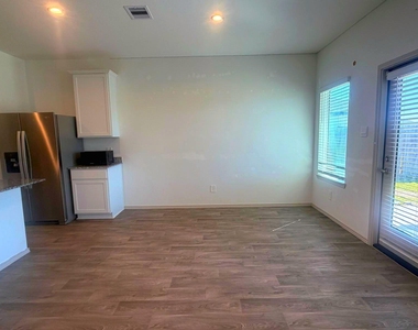 7122 Dawn View Lane - Photo Thumbnail 12
