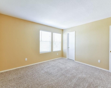 7906 Ashland Springs Lane - Photo Thumbnail 11