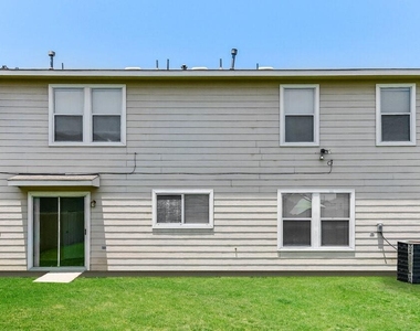 7906 Ashland Springs Lane - Photo Thumbnail 14