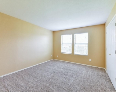 7906 Ashland Springs Lane - Photo Thumbnail 12