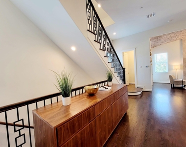 706 Delano Street - Photo Thumbnail 10
