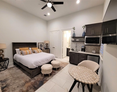 706 Delano Street - Photo Thumbnail 3