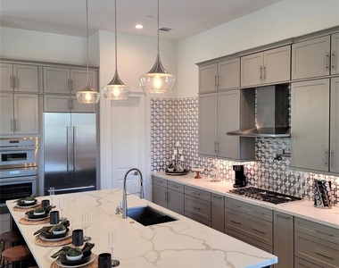 706 Delano Street - Photo Thumbnail 6