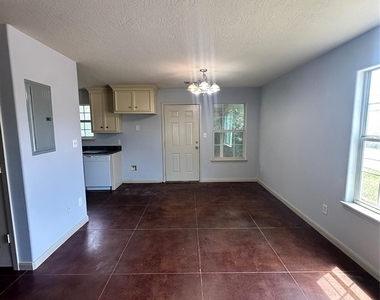 102 Lindley Street - Photo Thumbnail 6