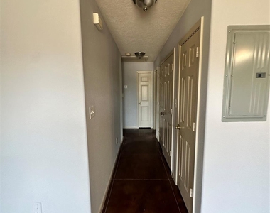 102 Lindley Street - Photo Thumbnail 8
