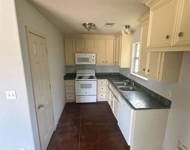 102 Lindley Street - Photo Thumbnail 4