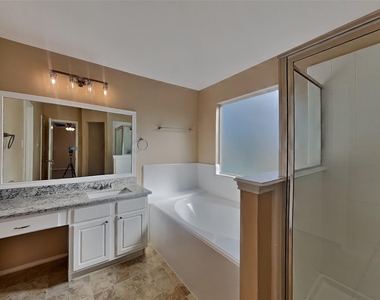 6422 Brazos Glen Lane - Photo Thumbnail 9