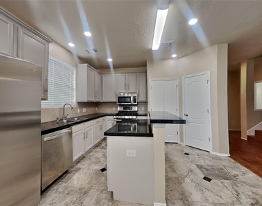 6422 Brazos Glen Lane - Photo Thumbnail 4