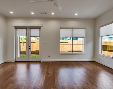 10330 Grove Row Avenue - Photo Thumbnail 26