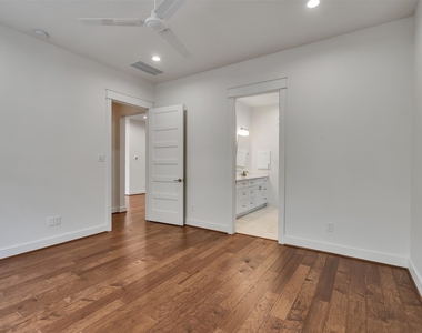 10330 Grove Row Avenue - Photo Thumbnail 35