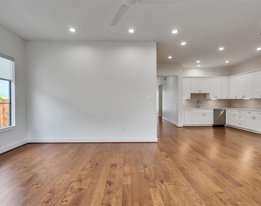 10330 Grove Row Avenue - Photo Thumbnail 32