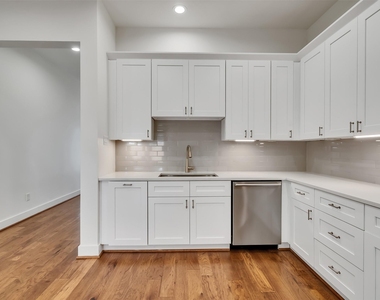 10330 Grove Row Avenue - Photo Thumbnail 23