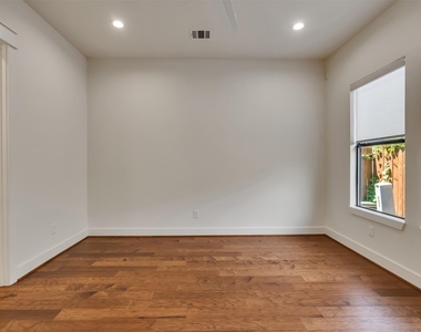 10330 Grove Row Avenue - Photo Thumbnail 34