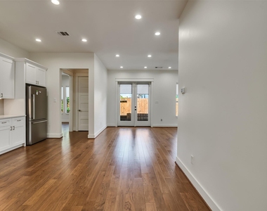 10330 Grove Row Avenue - Photo Thumbnail 10