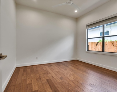 10330 Grove Row Avenue - Photo Thumbnail 19