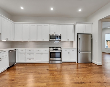 10330 Grove Row Avenue - Photo Thumbnail 8