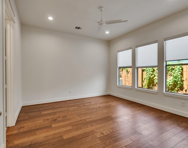 10330 Grove Row Avenue - Photo Thumbnail 33