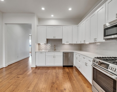 10330 Grove Row Avenue - Photo Thumbnail 9